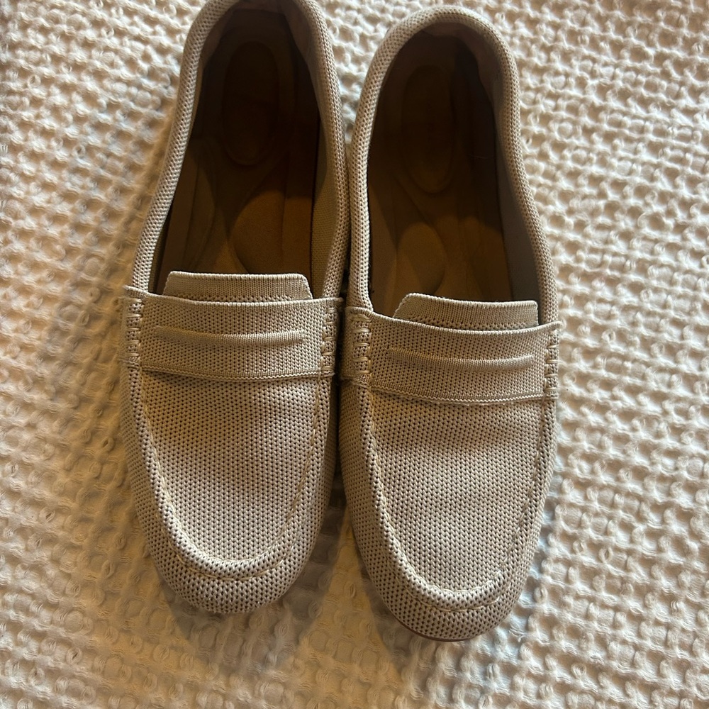 Woman’s Tan Loafers